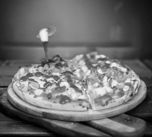 Corn & Tomato Cheese Pizza