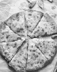 Cheese garlic pizza