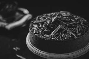Chocolate Crunch Cake (Eggless) 