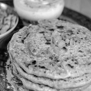 Paneer Paratha With Salad With Butter