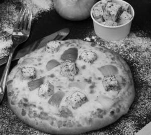 Paneer Onion Pizza