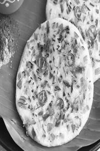 Onion Uthappam(2 Pcs)