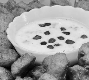 Vrat Singhara Ki Pakodi with plain curd (10 Nos. )