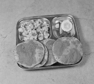 Homestyle Jeera Aloo With 4 Poori