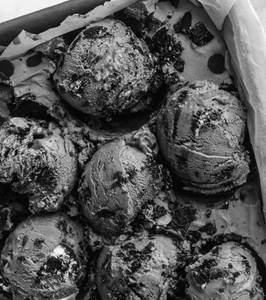 Gowhey chocolate layered cookies and cream[125ml]