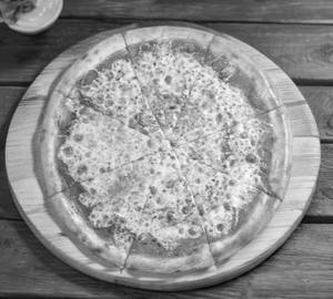 Double cheese chicken pizza