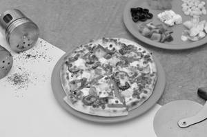 Tandoori paneer pizza