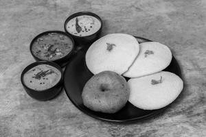 Idli Vada Combo (3 Pcs Idli + 1 Pc Vada)