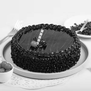 Fresh cream chocolate cake