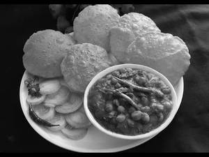 5 Poori with Chola