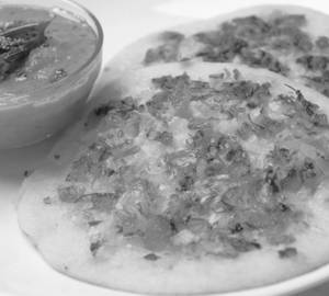2 Nos. Rava Onion, Tomato & Capsicum Uttapam With Tomato Ketchup & Coconut Chutney.