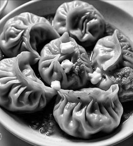 Chicken Butter Garlic Sauce Momos [5 pcs]