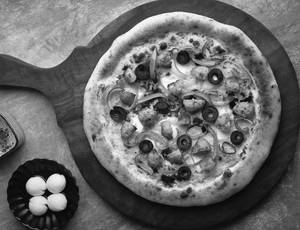 Black and White Pizza