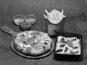Farmhouse Pizza [7 Inches] With White Sauce Pasta And French Fries