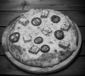 8" Deluxe Paneer Pizza