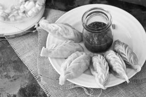 Veg Momos (6 Pcs)