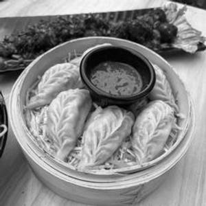 Paneer Steamed Momos [10 Pieces]