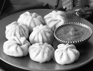 Veg Stram Momos [on]