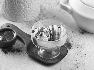 Vanilla With Coffee Sauce