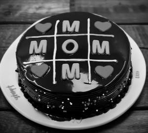 Tic tac toe chocolate mom cake