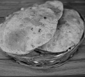 Missi Atta Poori With Aloo 