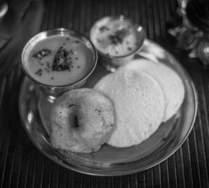 2 Idli + 1 Vada