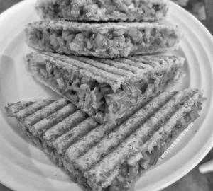 Veg Paneer Sandwich (Triple Layer )