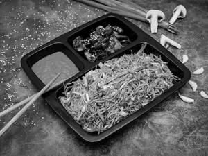 Pan Fried Grilled Mushroom With Veg Tangra Chow Mein