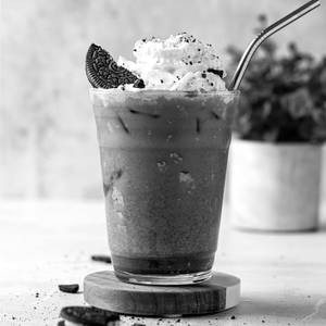 Super thick oreo cold coffee with choco chips