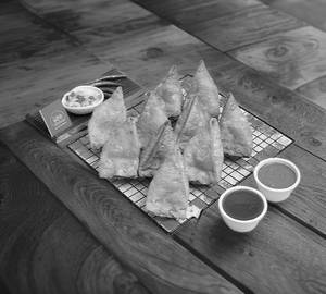 Indori Samosa [10 Pieces] Family Pack