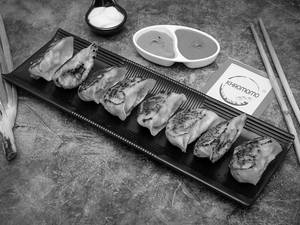 Pan Fried Ladakhi Kothey Mutton Momo (8pcs)