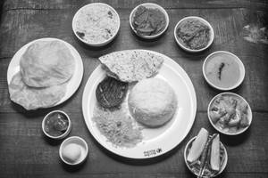 Mahabhoj Katla Kalia & Chicken Thali