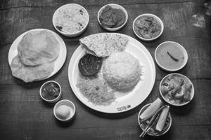Mahabhoj Moshla Chingri & Chicken Thali