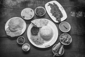 Mahabhoj Pabdar Jhal & Chicken Thali