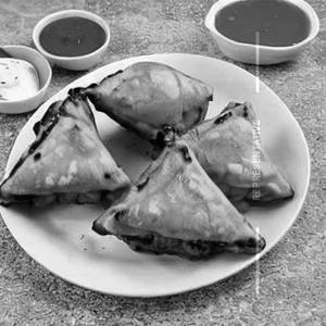Special Samosa Chilli Grilled Sandwich