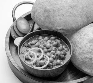 Chole Bhature [2 Pieces]