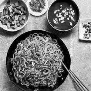 Chicken Mushroom Hakka Noodles