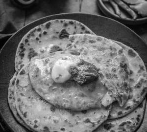 Aloo Pyaz Paratha