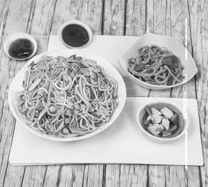 Egg Hakka Noodles 