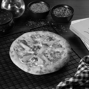 Red Paprika+pineapple Pizza