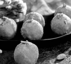 Aata Ladoo ( Desi Ghee)