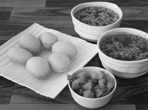 Golgappa shots with pan cream