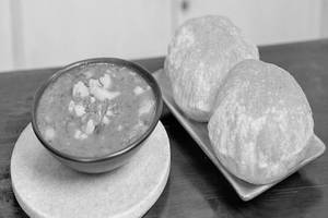 Puri (4 Pcs) Sabji With Raita