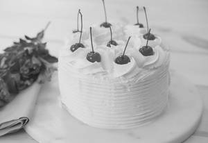 Rich Pineapple Almond Cake (1Kg)