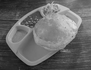Chola Bhatura (2 Pcs)