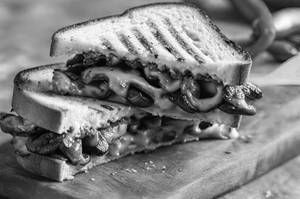 Grilled Mushroom And Chilli Cheese Sandwich