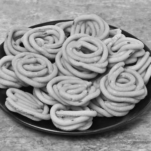 Mini Thenkuzhal Murukku [250 Grams]