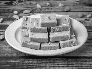 Khoya Barfi (per Kg)