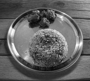 Veg fried rice + chicken chilli [3pcs]