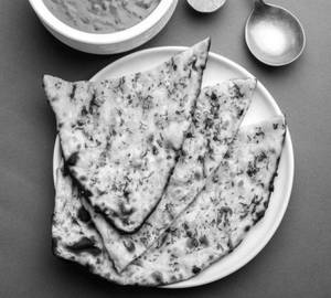 2Pc Paratha + Dal Makhani + Aachar + Onions